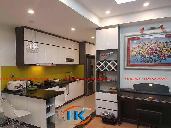 Hình ảnh tủ bếp kết hợp giữa acrylic và melamine nhà anh Hoàng chung cư Golden An Khánh