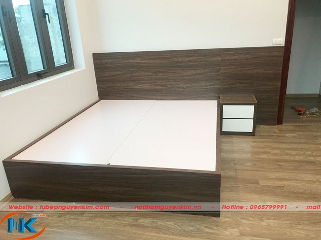 Hình ảnh giường ngủ đã thi công xong bằng chất liệu gỗ công nghiệp melamine