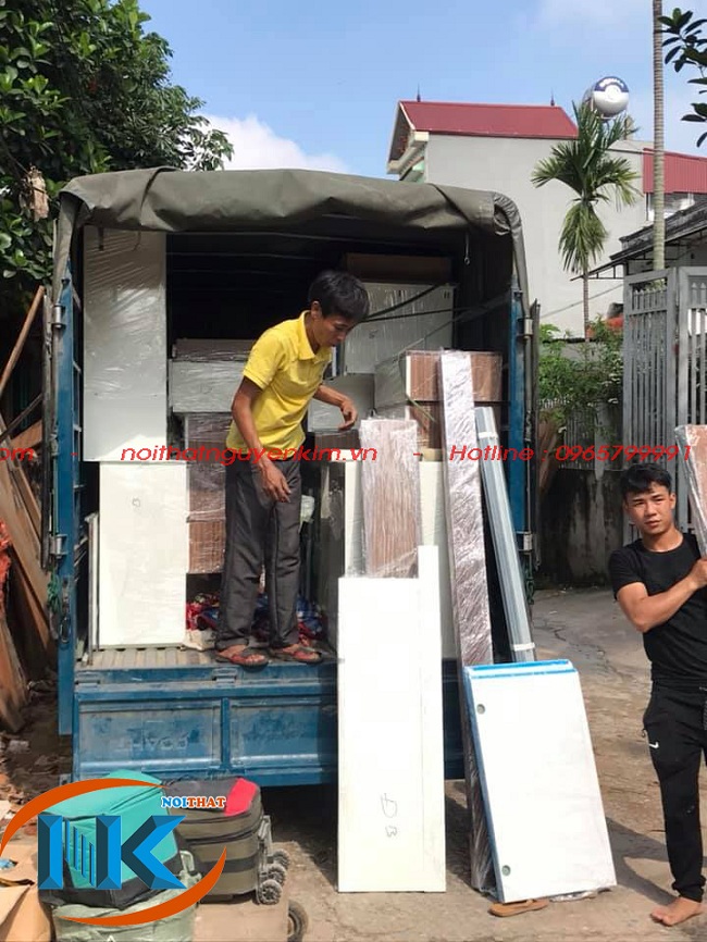 Tủ bếp xuất xưởng đến với thành phố Ninh Bình được vận chuyển rất cẩn thận, tránh trầy xước
