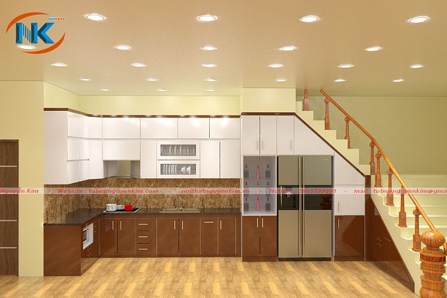 Sự kết hợp màu trắng tủ bếp trên và màu cafe cho tủ bếp dưới rất ân tượng cho thiết kế tủ bếp chữ L tận dụng tối đa không gian góc cầu thang