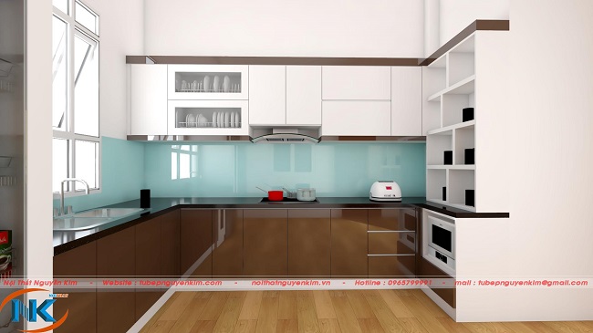 Bộ tủ bếp khi nhìn chính diện với phần tủ trang trí khá ấn tượng,tối ưu công năng sử dụng