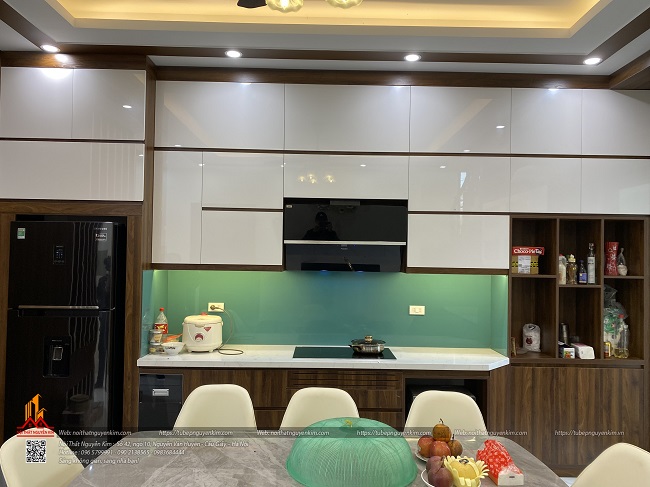 Tủ bếp acrylic chữ L nhà chị Hòa, Trường Sơn, An Lão, Hải Phòng